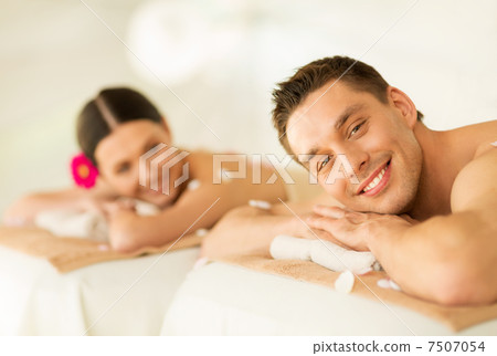 couple in spa 7507054