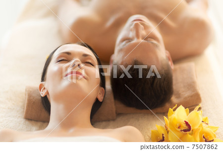 couple in spa 7507862