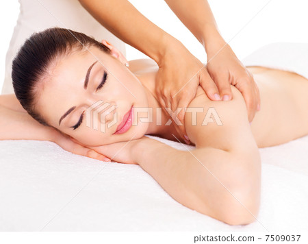Woman having massage of body in spa salon 7509037