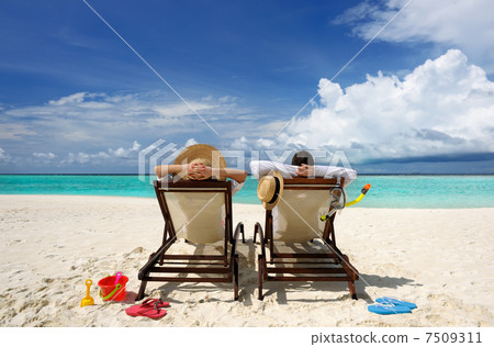 Couple on a beach 7509311
