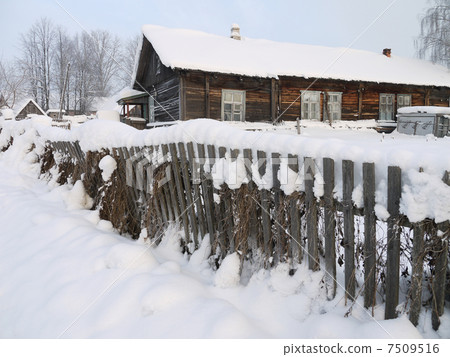 village in winter 7509516