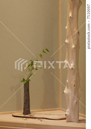 Between floors 7510097