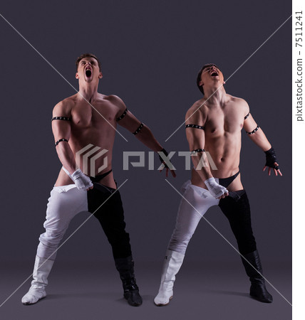 Handsome strippers taking off pants 7511241