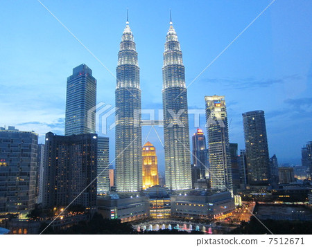 Petronas Twin Towers 7512671