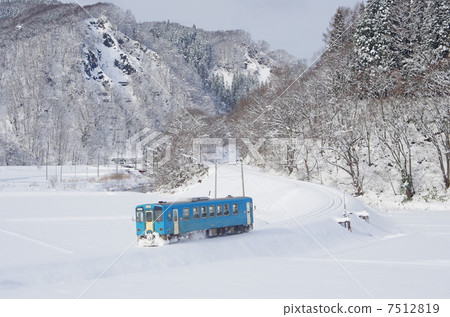 新的雪和火車 7512819