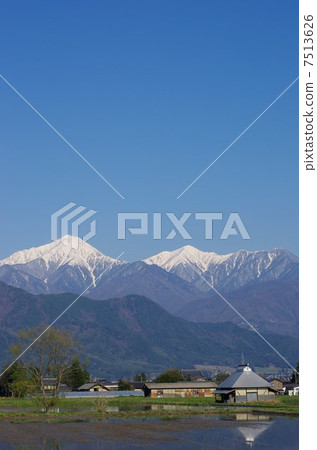 春天信州安曇野/北阿爾卑斯山 春天信州安曇野/北阿爾卑斯山 7513626