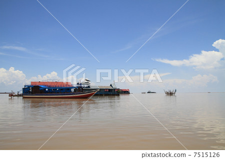 Aquatic village of Tonle Sap Lake 7515126