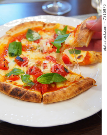 Pizza Margherita Pizza Margherita 7516976