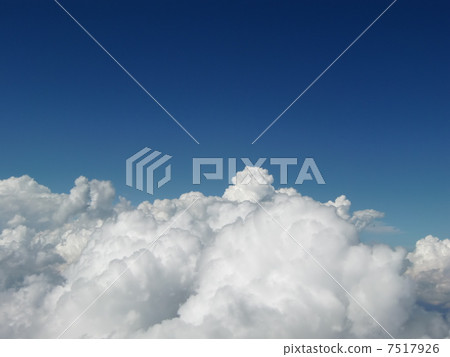 在雲層之上 在雲層之上 7517926