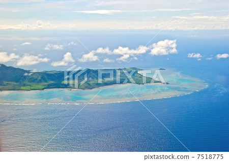 Hirukubo Peninsula of Ishigaki-jima viewed from the sky · Coral Reefs (Ishigaki-jima / Okinawa Prefecture) 7518775