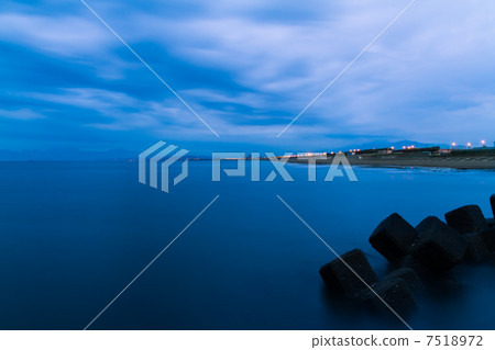 Musanuma coast in the morning 7518972