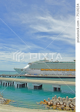 large passenger boat, floating hotel, passenger boat 7519154