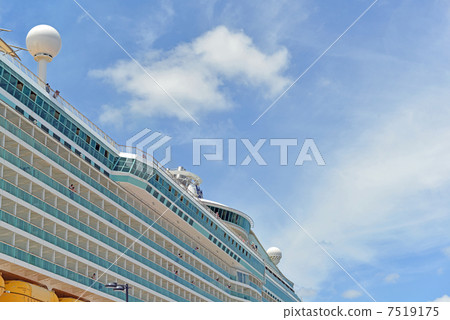large passenger boat, floating hotel, passenger boat 7519175