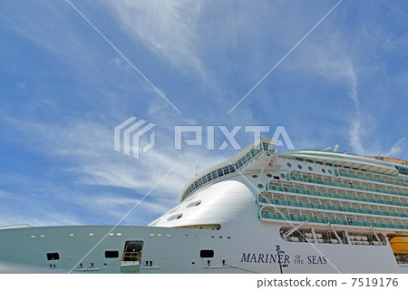 large passenger boat, floating hotel, passenger boat 7519176