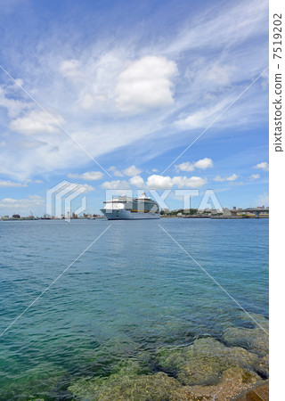 large passenger boat, ship, on board 7519202