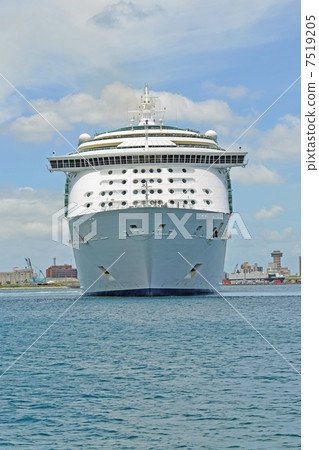large passenger boat, floating hotel, passenger boat 7519205