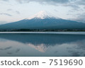 Upside-down Fuji Upside-down Fuji 7519690