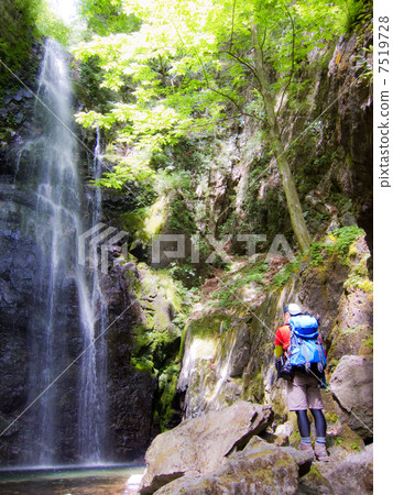 Okutama - Yakkinonaki和Hiker Okutama - Yakkinonaki和Hiker 7519728