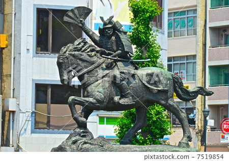 Equestrian statue of Naozane Kumagai (JR Kumagaya Station North Exit / Kumagaya City, Saitama Prefecture) 7519854
