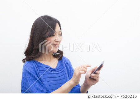 Middle women watching smaho Middle women watching smaho 7520216