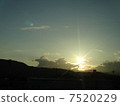 Setting sun 7520229