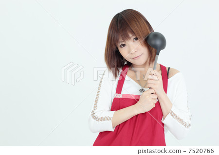 年輕的女士做飯 年輕的女士做飯 7520766