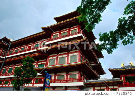 The appearance of Buddhist temple (Chinatown / Singapore) The appearance of Buddhist temple (Chinatown / Singapore) 7520845