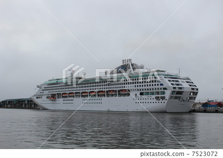 Luxury liner Sun Princess Luxury liner Sun Princess 7523072