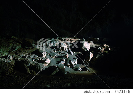 Dia cave · Light to sarawak chamber (Gunung Mul National Park / East Malaysia) Dia cave · Light to sarawak chamber (Gunung Mul National Park / East Malaysia) 7523136