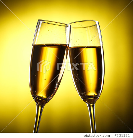 flutes of champagne flutes of champagne 7531321