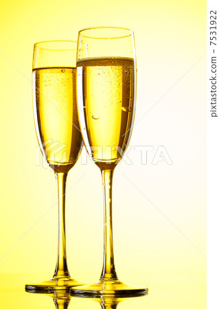 Pair of champagne flutes Pair of champagne flutes 7531922