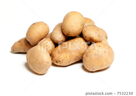 isolated potatoes 7532230