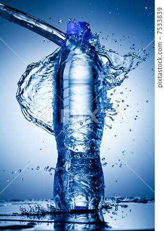 Water bottle Water bottle 7533839