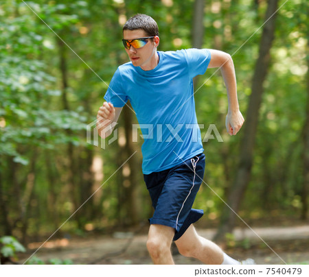 young jogger runnig at the park young jogger runnig at the park 7540479