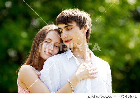Young couple 7540671