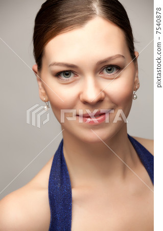 Front portrait of the woman Front portrait of the woman 7540878