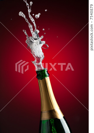Openning champagne bottle Openning champagne bottle 7540879