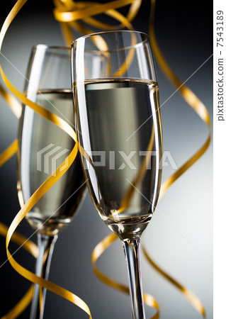 Pair glass of champagne Pair glass of champagne 7543189
