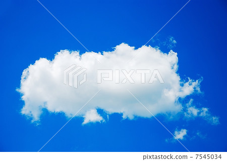 Beautiful blue sky with nice cloud 7545034