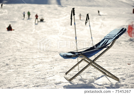 Empty chair, full resort, european mountains, winter vacation Empty chair, full resort, european mountains, winter vacation 7545267