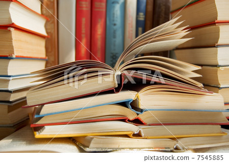 books 7545885