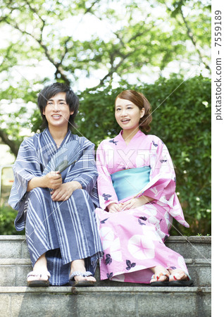 Men and women sitting in a yukata Men and women sitting in a yukata 7559189