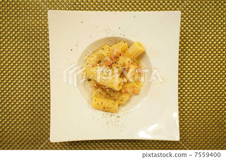 Rigatoni Carbonara 7559400