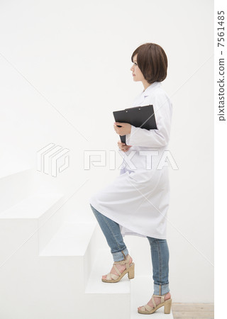 Female engineer 7561485
