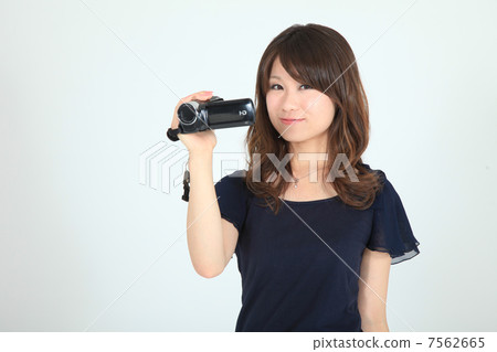 視頻錄製中的女性 視頻錄製中的女性 7562665