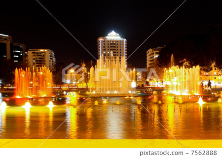 Albania, Scandelves Square at night 7562888