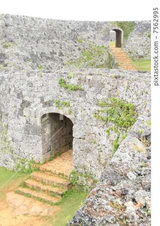 Ruins castle / castle wall 7562995