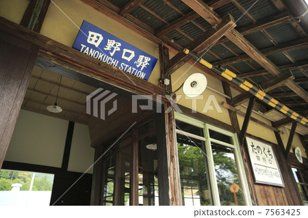 懷舊的木製車站大樓 懷舊的木製車站大樓 7563425