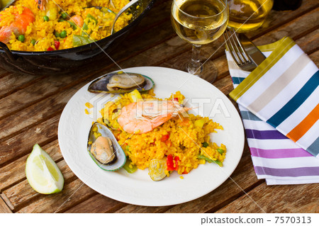 Paella served in plate 7570313