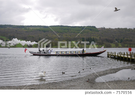 在Coniston湖的遊船 在Coniston湖的遊船 7570556